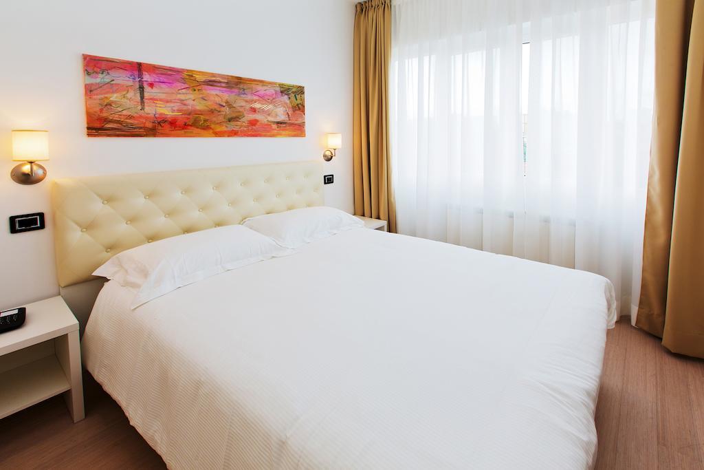 Hotel Maine Finale Ligure Szoba fotó